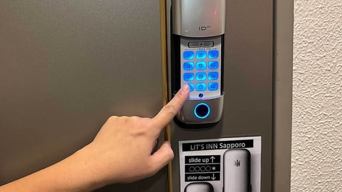 Check-in/check-out kiosk