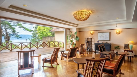 Lobby lounge