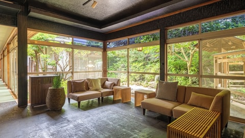 Lobby lounge