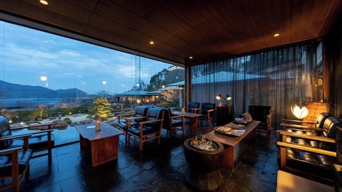 Lobby lounge