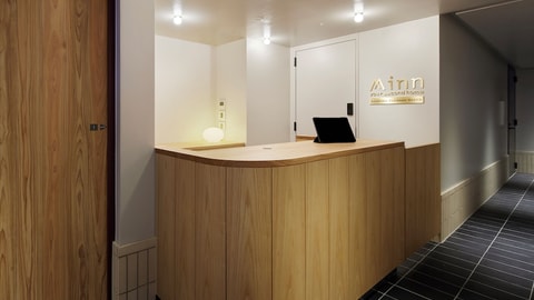 Check-in/check-out kiosk