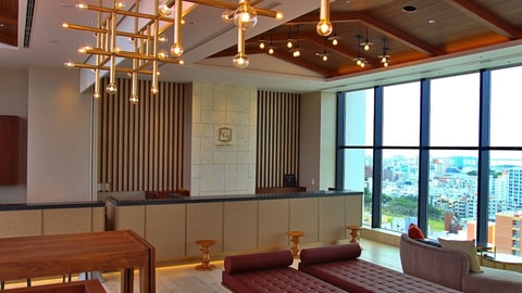 Lobby lounge