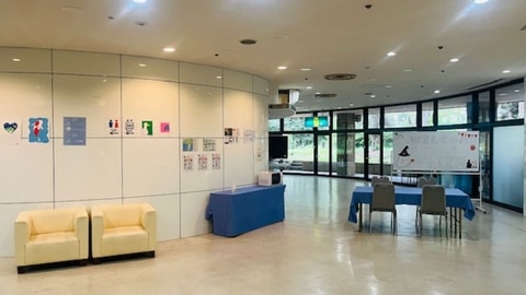 Lobby lounge