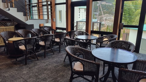 Lobby lounge