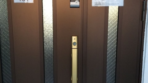 Check-in/check-out kiosk