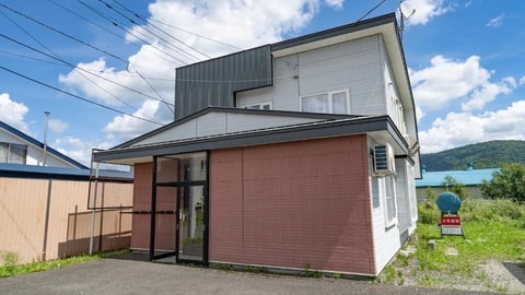 Primary image