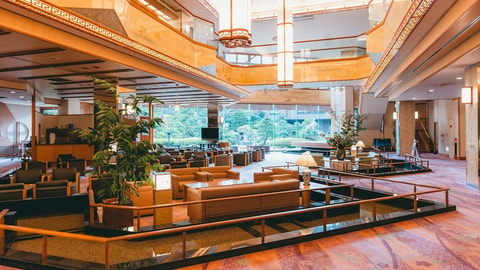 Lobby lounge