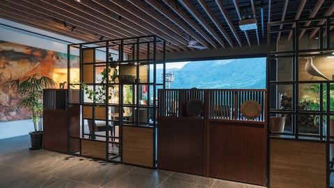 Lobby lounge