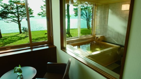 Deep soaking bathtub