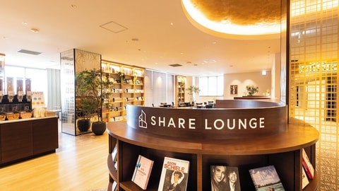 Lobby lounge
