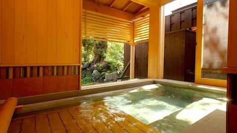 Indoor spa tub