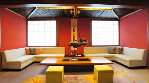 Lobby lounge