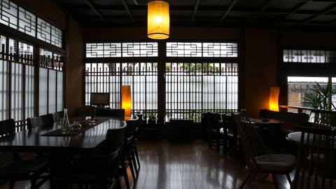 Lobby lounge