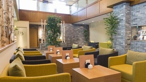 Lobby lounge