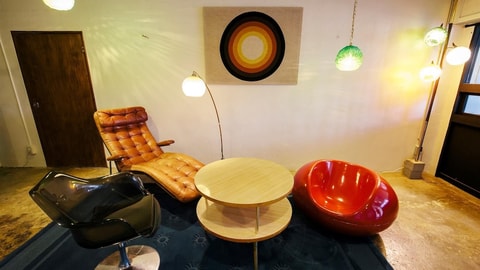 Lobby lounge