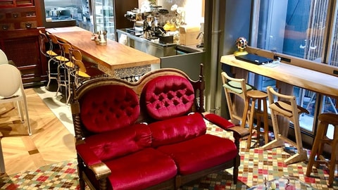Lobby lounge