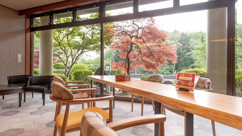Lobby lounge