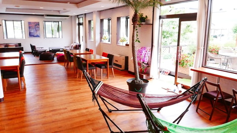 Lobby lounge