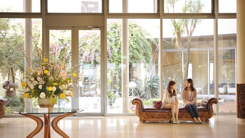 Lobby lounge