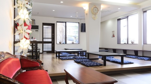 Lobby lounge