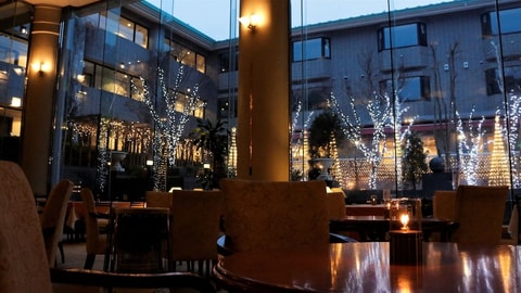 Lobby lounge