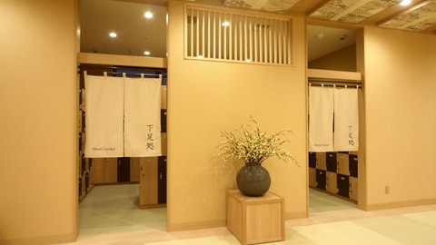 Check-in/check-out kiosk