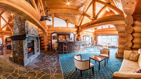Lobby lounge