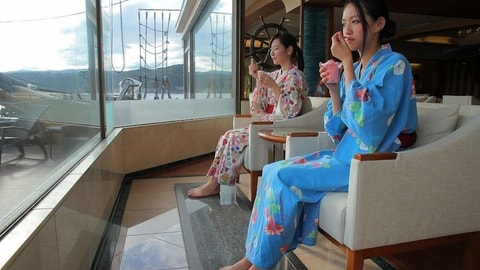 Lobby lounge