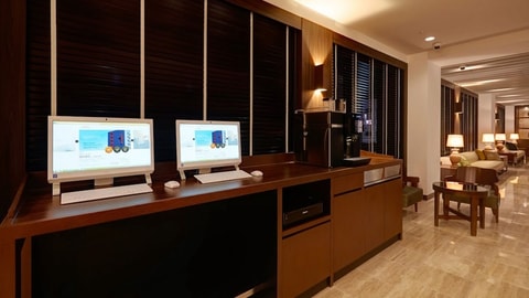 Lobby lounge