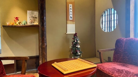 Lobby lounge