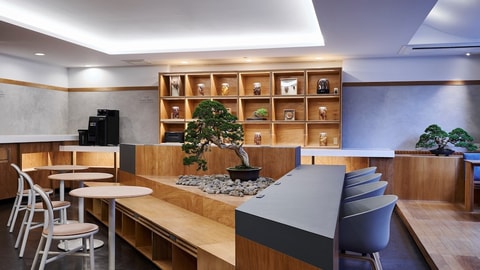 Lobby lounge