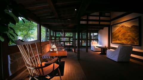 Lobby lounge