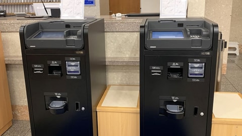 Check-in/check-out kiosk