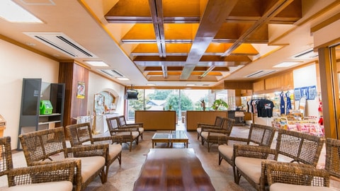 Lobby lounge