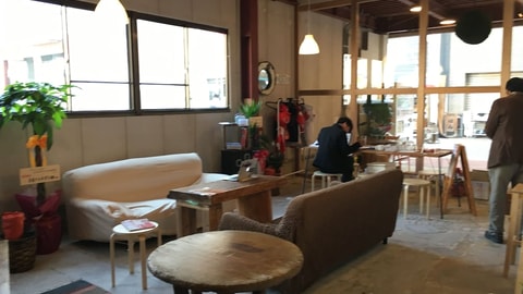 Lobby lounge
