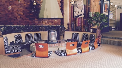 Lobby lounge