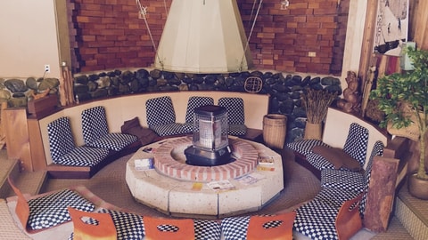 Lobby lounge