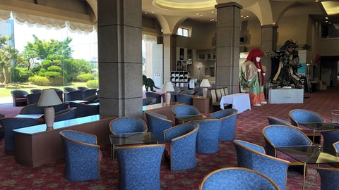 Lobby lounge