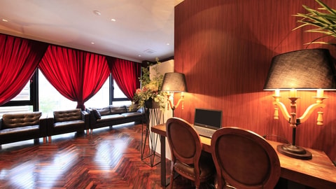 Lobby lounge