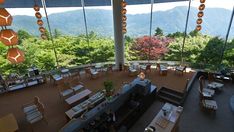 Lobby lounge
