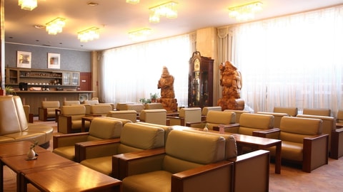 Lobby lounge