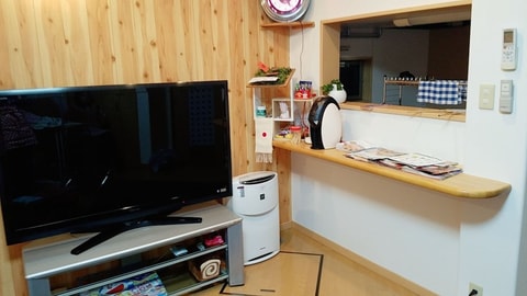 Check-in/check-out kiosk