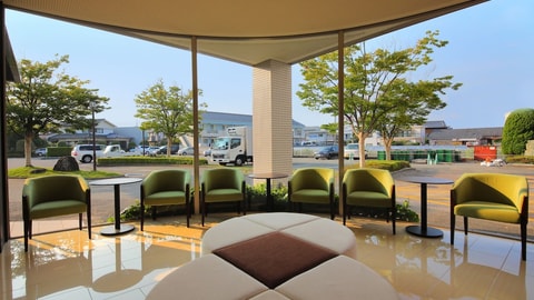 Lobby lounge
