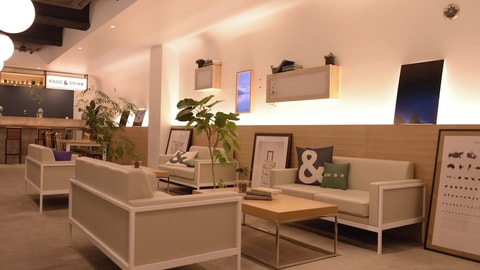 Lobby lounge