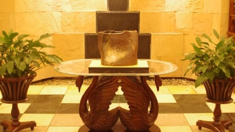 Lobby lounge
