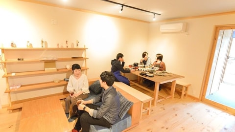 Lobby lounge