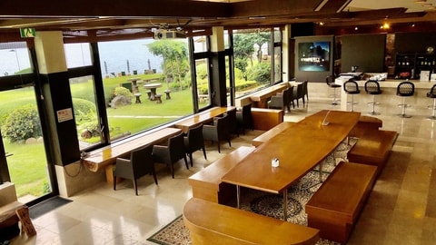 Lobby lounge