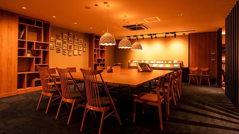 Lobby lounge