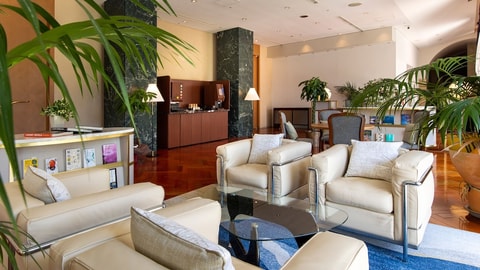 Lobby lounge
