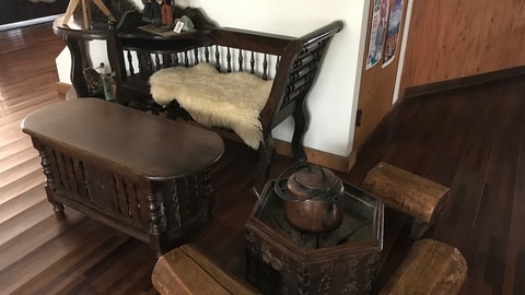 Lobby lounge